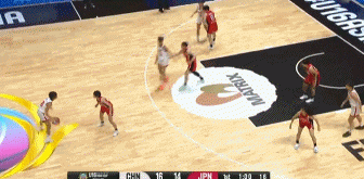 行云流水!中国U16女篮内线连续传导 孟家艺跟进中投命中